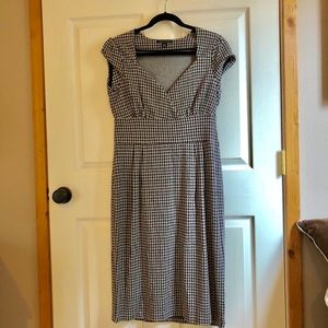 Banana Republic houndstooth work-ready black and gray stretch knit dress